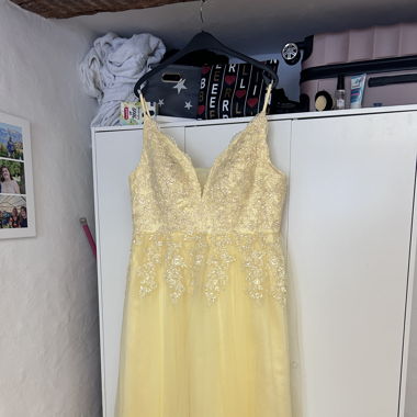 Gelbes Abendkleid