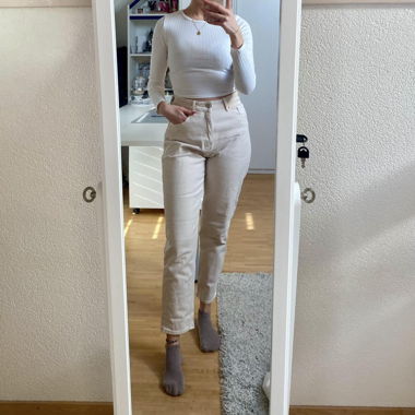 Beige High-Waist Jeans EUR 40