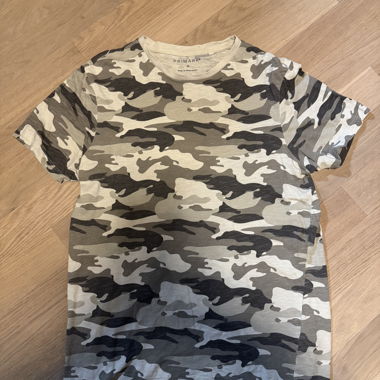 T-Shirt mit Armyprint