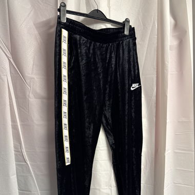 Nike Samthose