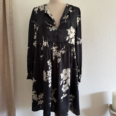 Schwarzes geblümtes Kleid von Vicolo, Grösse M