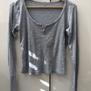 Brandy Melville grey long sleeve henley top
