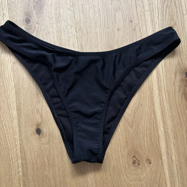 Schwarzes Bikini Unterteil