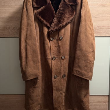 Manteau en fausse fourrure en cuir marron