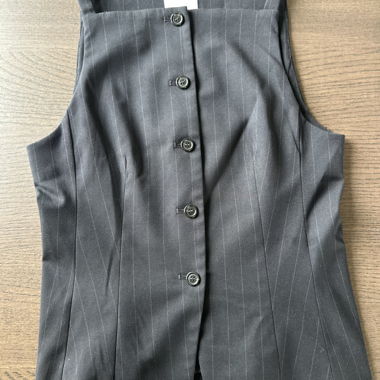 Schwarze H&M-Weste mit Streifen