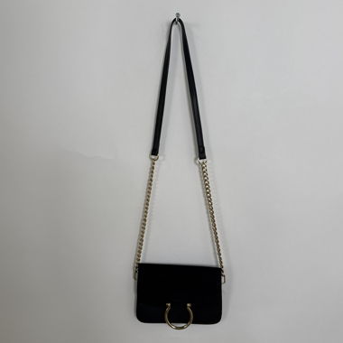 Borsa a tracolla con catena nera