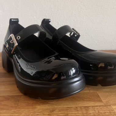 Schwarze Mary-Jane Plateauschuhe