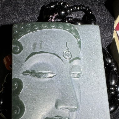  Anhänger aus Hetian-Jade, 