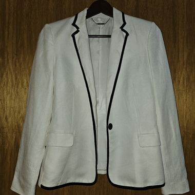 Blazer bianco con piping nero
