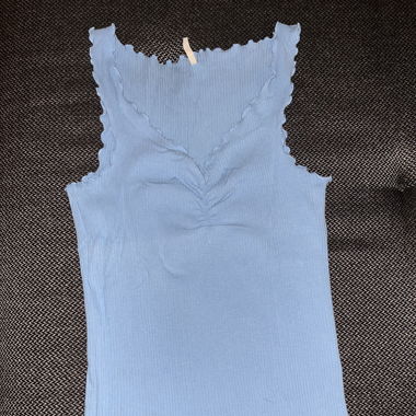 Hellblaues Top