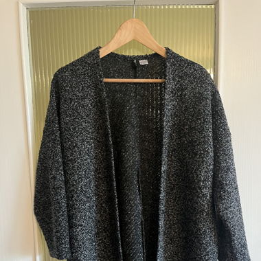 Grau melierter Cardigan