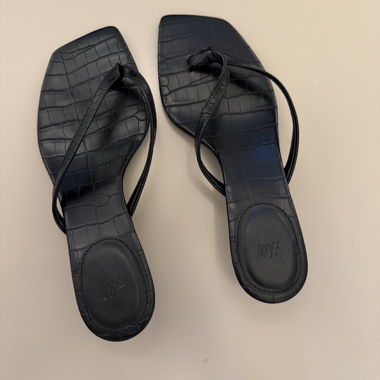 Schwarze Sandalen mit Absatz