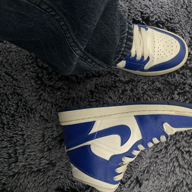 Jordan 1 Mid Kentucky Blue