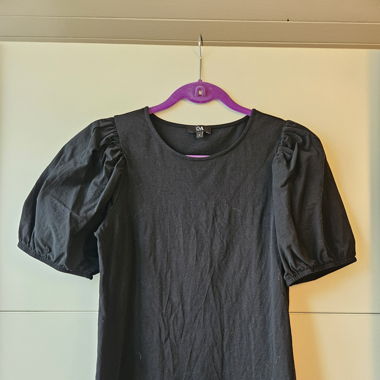 schwarzes tshirt mit puffer ärmel