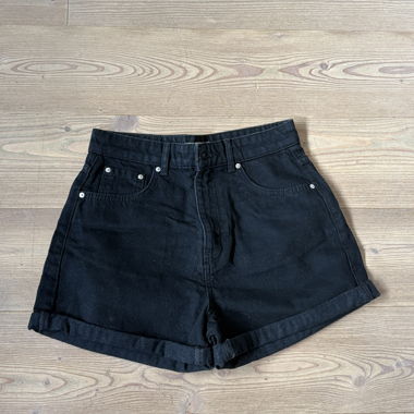 Short noir 