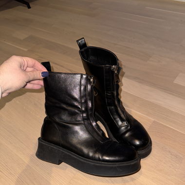 Zipper ankle boots