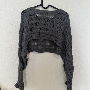 Grau melierter Strickpullover (kurz)