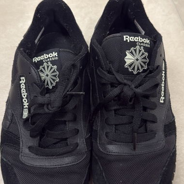Schwarze Reebok-Sneaker