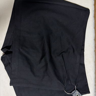 Shorts noirs avec œillets