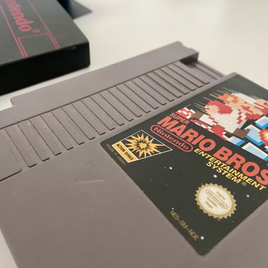 Super Mario Bros. NES mit Sammelschuber