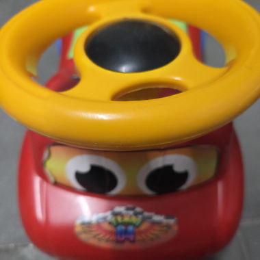 Scivolo-automobile per bambini