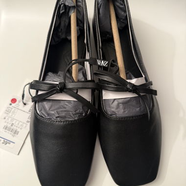 Zara schwarze Lederschlupflöffel mit Schleife Grösse 38