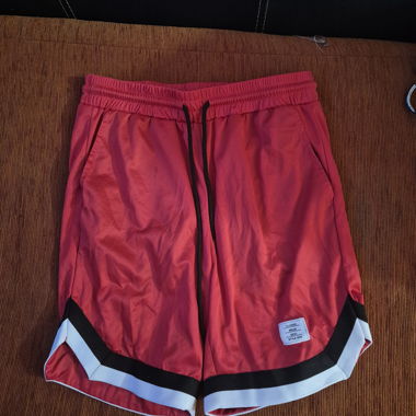 Short de sport rouge