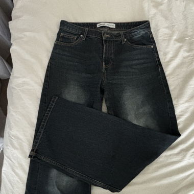Jeans Bershka à jambe large foncée