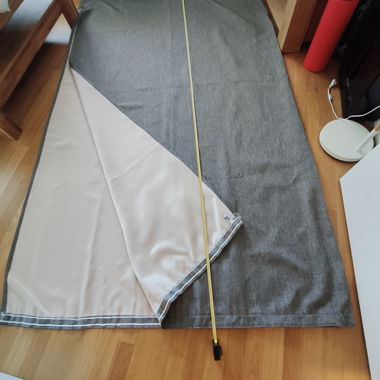 Tenda grigia a motivi
