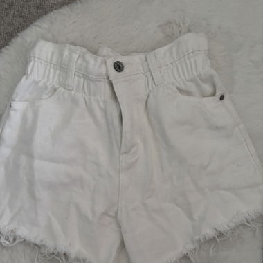 Weisse Shorts 