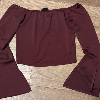 Top a maniche lunghe bordeaux