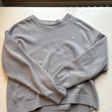 Maglione grigio in maglia