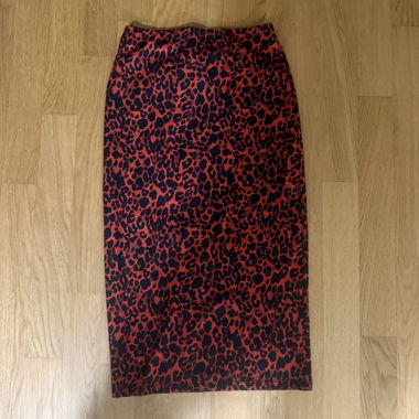 Zara roter Bleistiftrock mit Leopardenmuster S