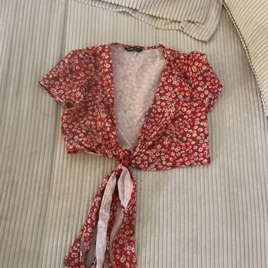 Oberteil mit Blümchen- Muster