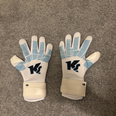 Keepersports Torwarthandschuhe (Fussball)