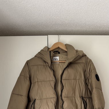 Beige Zara Daunenjacke 