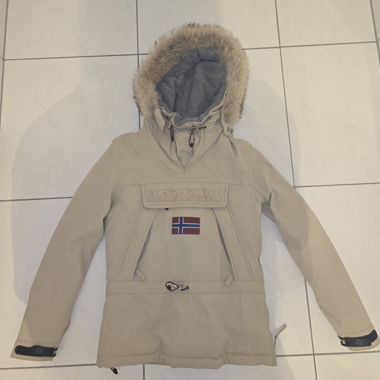 Veste d'hiver Napapijri avec capuche en fourrure