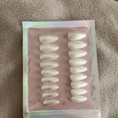 Press on nails