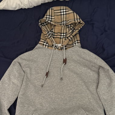 Felpa con cappuccio Burberry vintage acquistata in un negozio dell'usato
