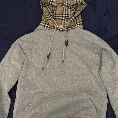 Felpa con cappuccio Burberry vintage acquistata in un negozio dell'usato