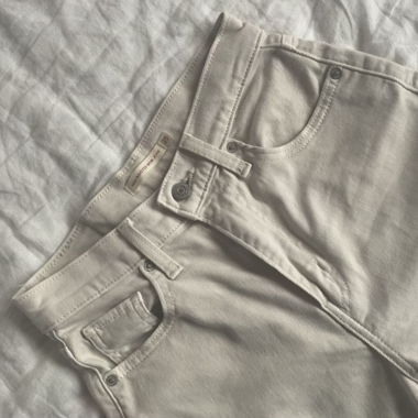 Levis High Wasted Mom Jeans, beige