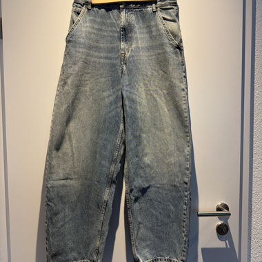 Weite Jeanshose