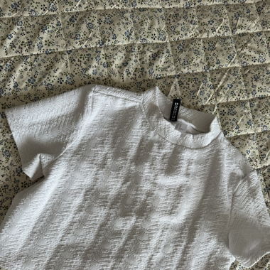 Crop top with high neck white