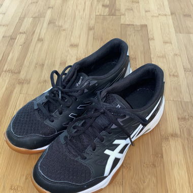 Asics Hallenschuhe, Gr. 39, Neu! 