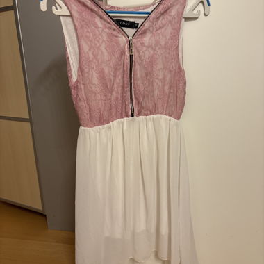 Ärmelloses Kleid in Rosa und Weiss