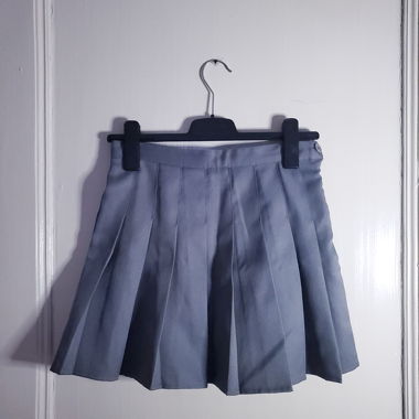 Jupe-short plissée en tissu gris