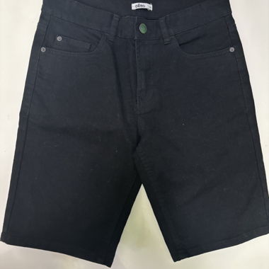 schwarze Shorts 