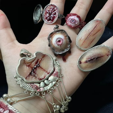 Gothic Ringe & Anhänger - Bluttropfen Design