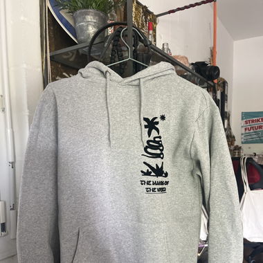 Grauer Hoodie mit Aufdruck Pull&Bear