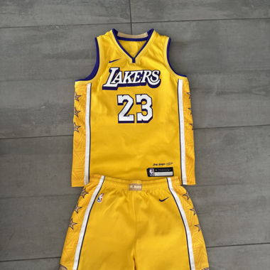 Lakers set 